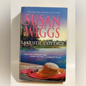 Lakeside Cottage Paperback by Susan Wiggs